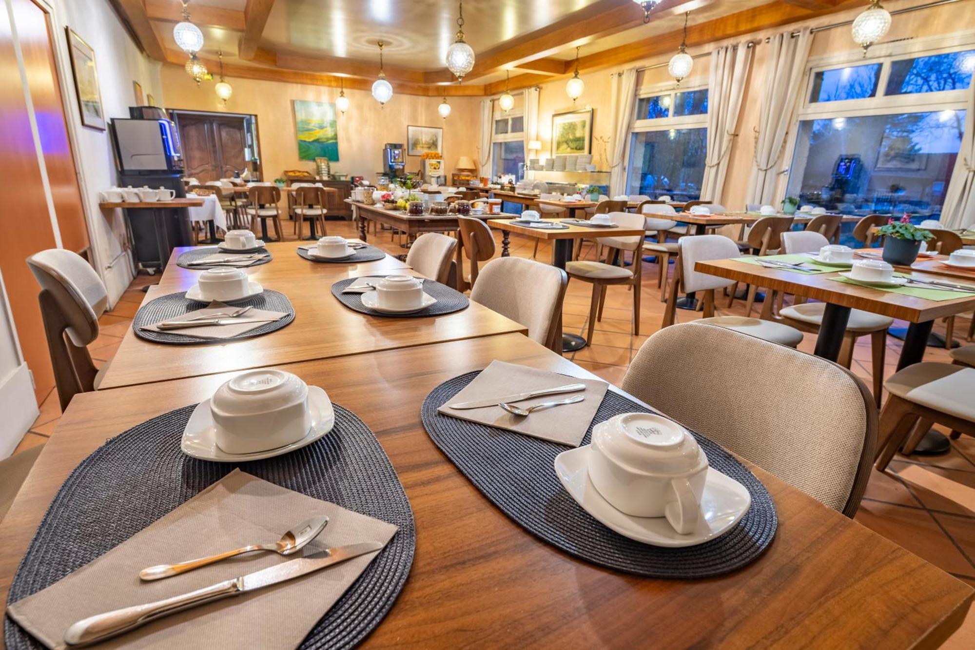 Le Relais Fleuri, Hotel Et Restaurant Logis - Avallon Sauvigny-le-Bois Exterior photo