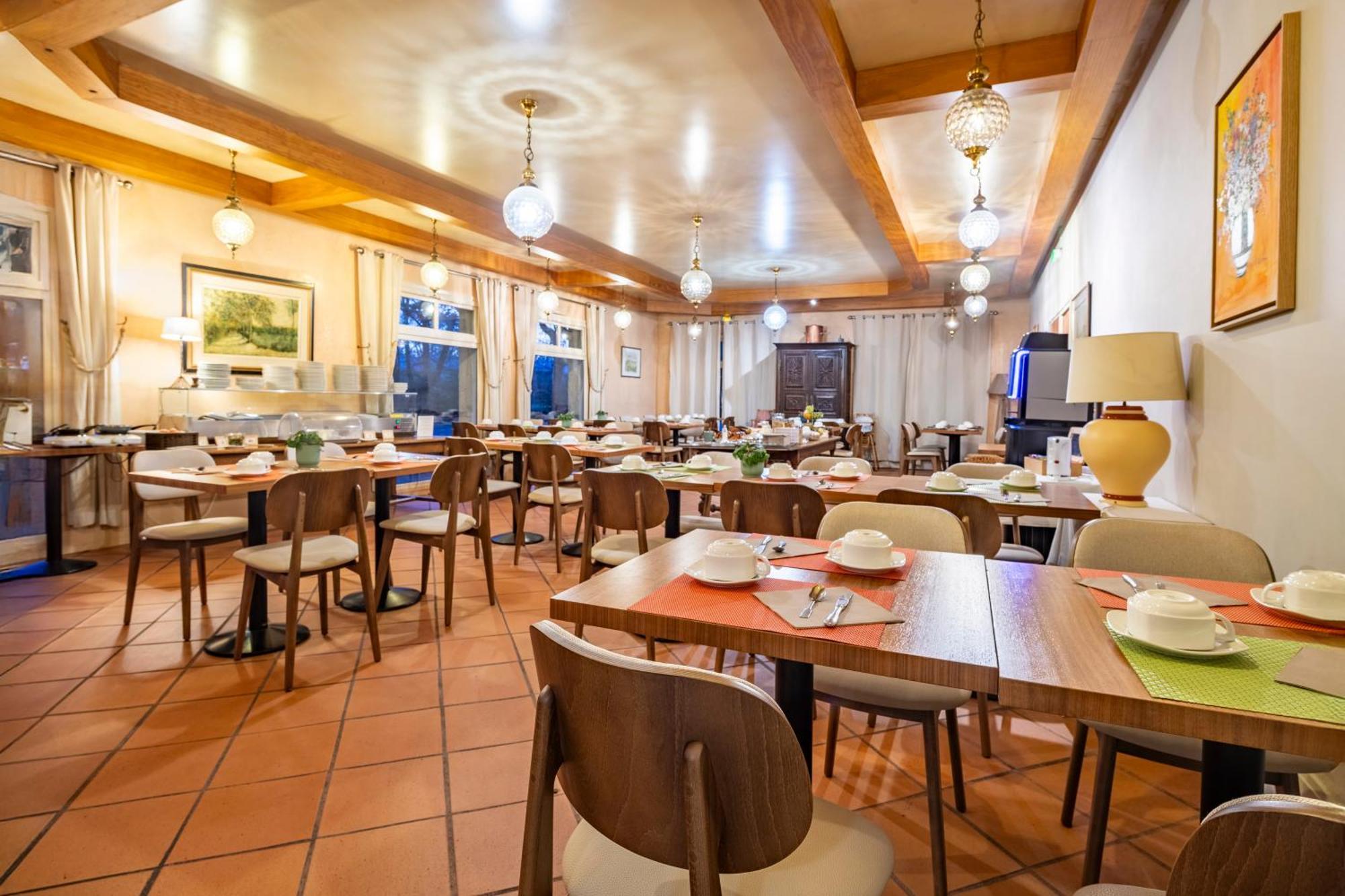 Le Relais Fleuri, Hotel Et Restaurant Logis - Avallon Sauvigny-le-Bois Exterior photo