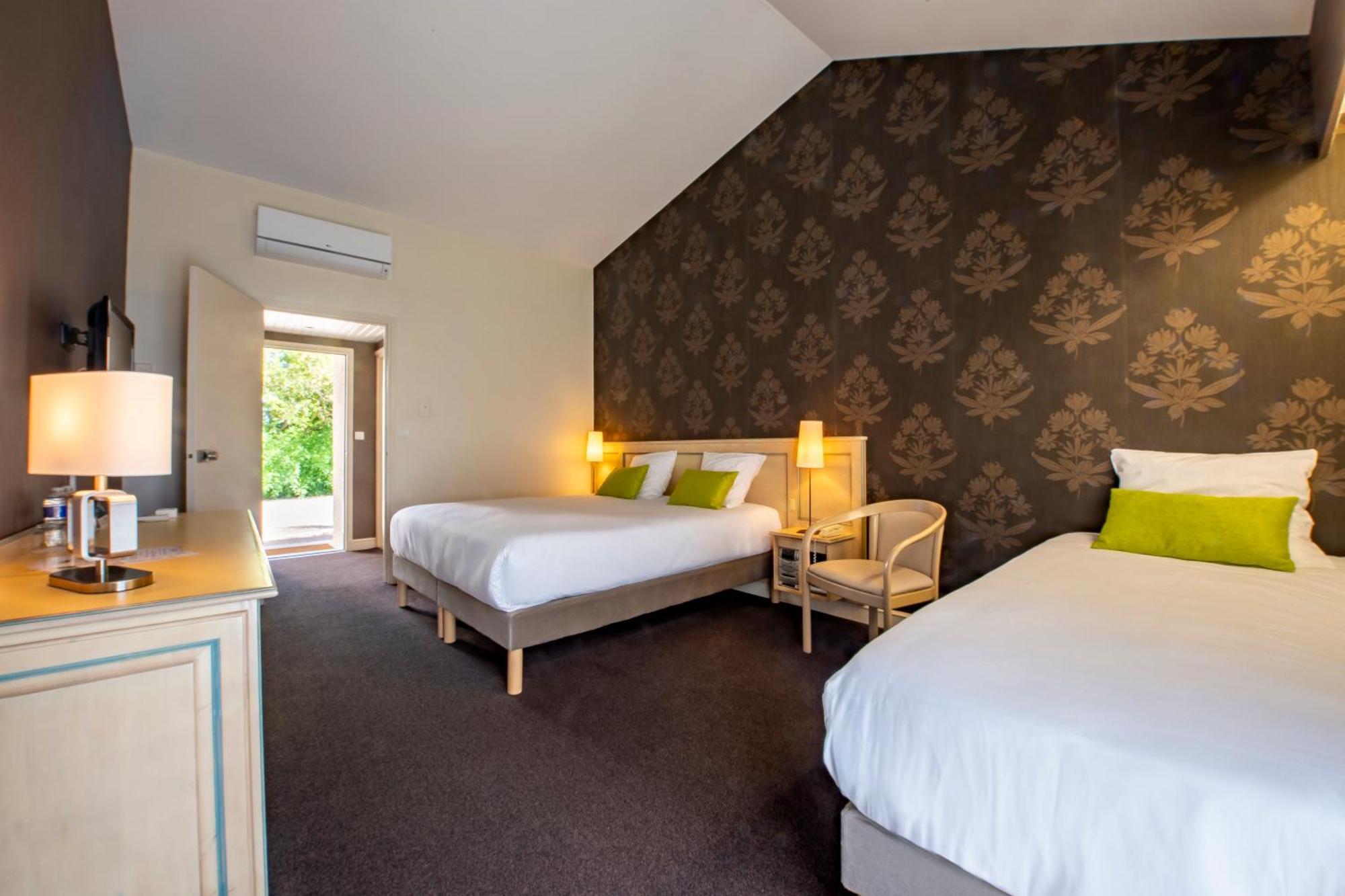 Le Relais Fleuri, Hotel Et Restaurant Logis - Avallon Sauvigny-le-Bois Exterior photo